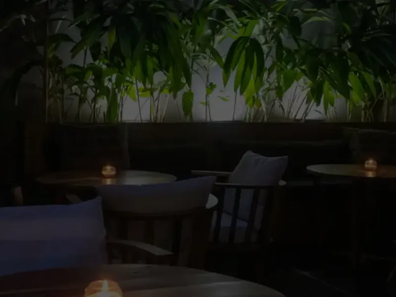 El patio de Verdot Wine Bar en Recoleta, Buenos Aires